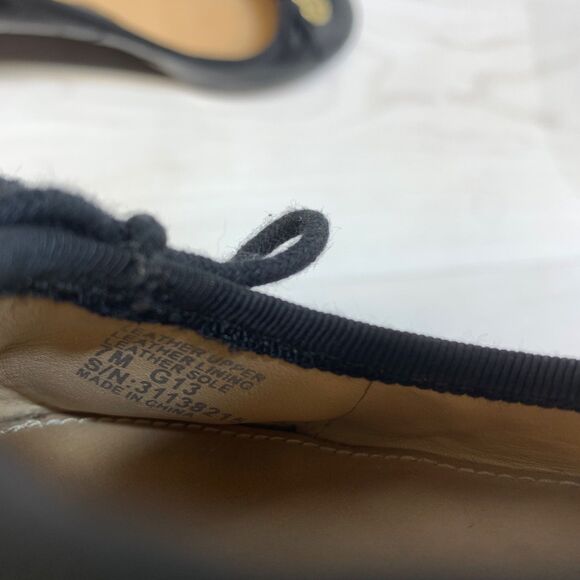 TORY BURCH/ Logo Charm Bow Patent Leather Wedge Sole Pumps Black Womens Size: 7M - Picture 10 of 10